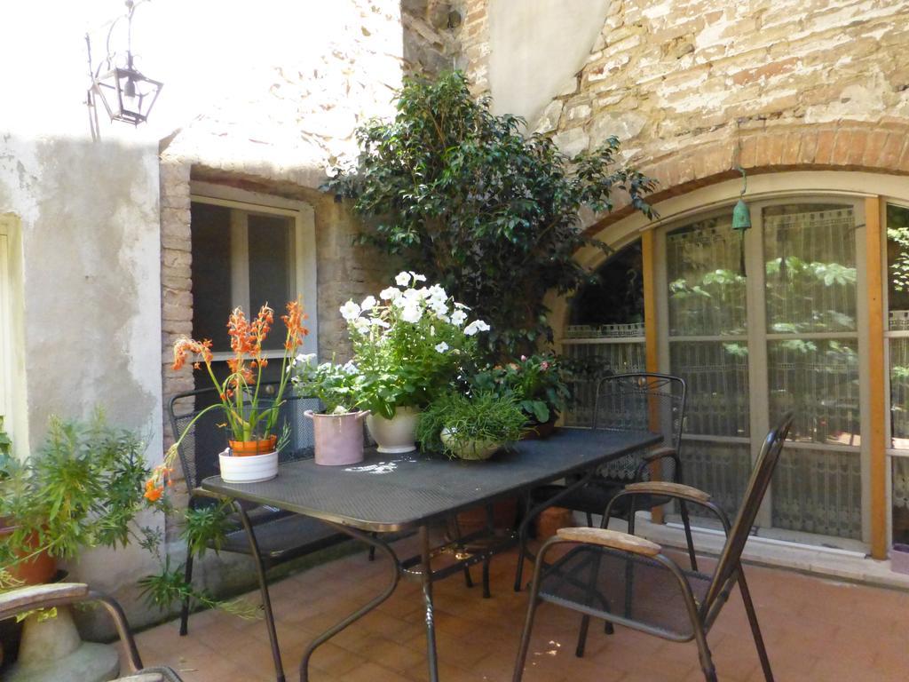Palazzina Cesira Acomodação com café da manhã Montalcino Exterior foto